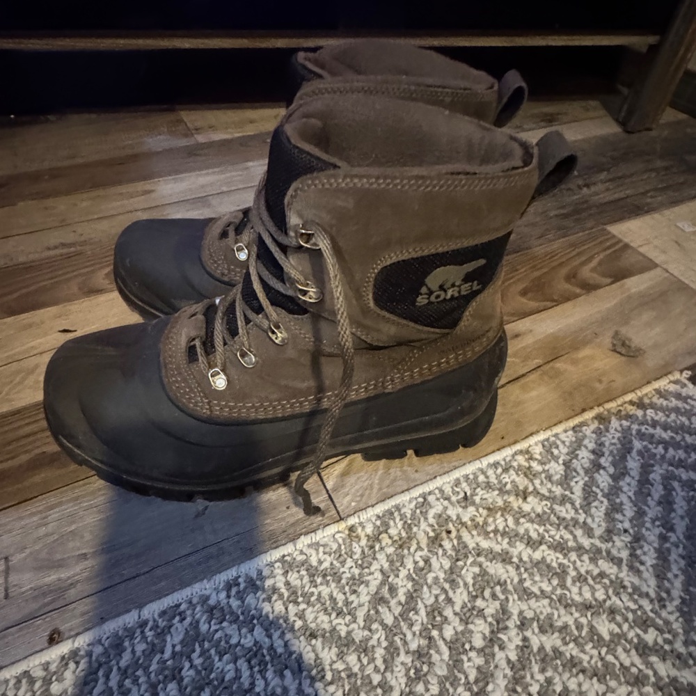 Boots - Picture 3 of 4